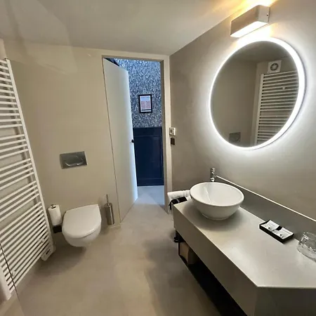 Contrast B&B 3*